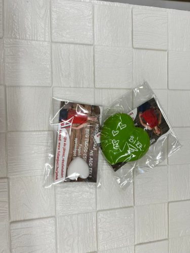 KEKI ZÖLD, KÉZZEL KÉSZÍTETT FESTETT SZÍVEK (AJÁNDÉK 30.000 - 50.000 Ft KÖZÖTTI VÁSÁRLÁS UTÁN)