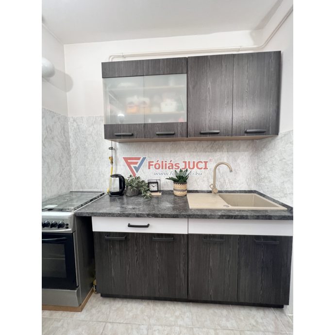 Egyszínű alsó és felső ajtók