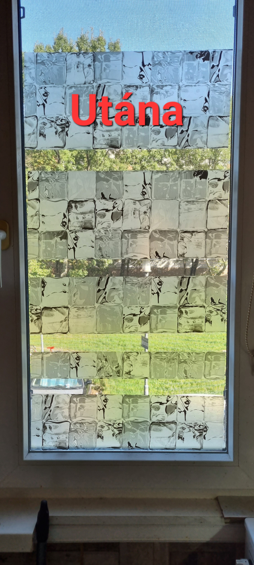    Szürke Jégkockák Ragasztó Nélküli Prémium Ablakfólia (Ice Cube Grau) (1,5 m x 45 cm)
